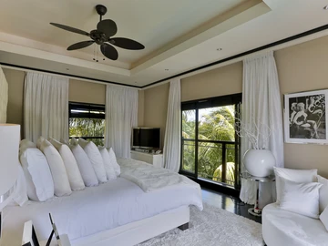 5 Bedroom Villa