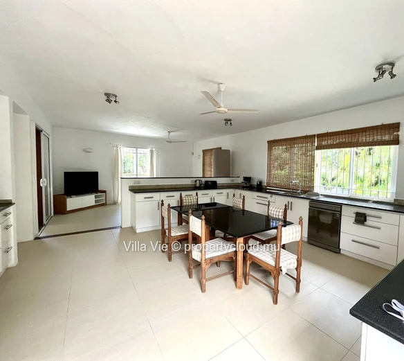 Foret Daruty - Charmante villa de 4 chambres avec piscine et grand jardin