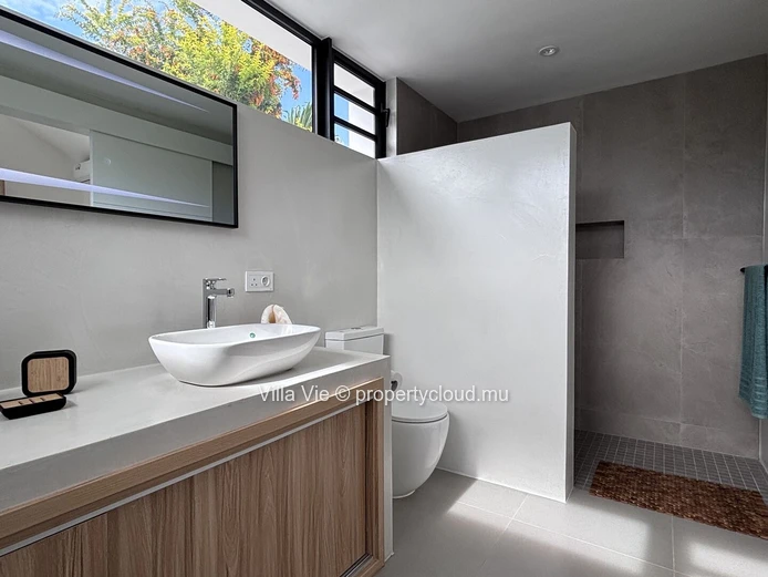Petit Raffray - Jolie maison de 3 chambres en-suite avec piscine