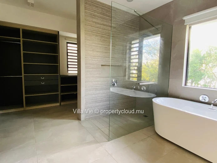 Péreybère - 3-bedroom luxury beachfront apartment
