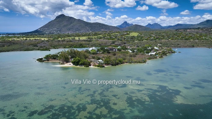 Ilot Fortier - Sublime appartement de 3 chambres pieds dans l'eau