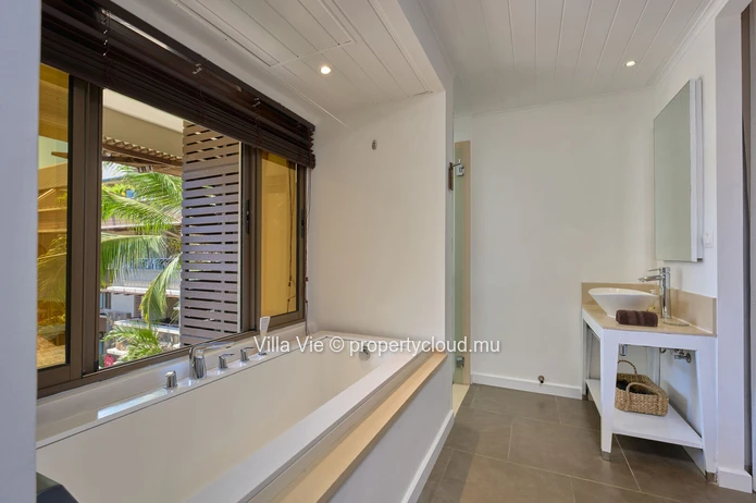 Péreybère - Beautiful, newly renovated 2-bedroom apartment with common swimming pool, spa and gym