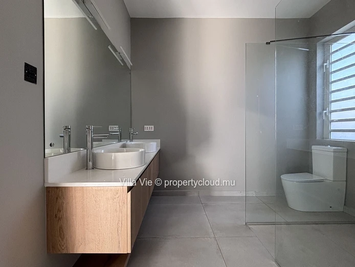 Charmoses - Maison familiale neuve de 4 chambres en-suite avec piscine et jardin