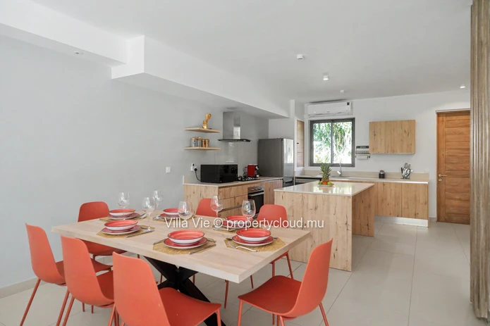 Calodyne – 3-Bedroom Duplex with Pool by the Sea
