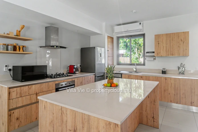 Calodyne – 3-Bedroom Duplex with Pool by the Sea