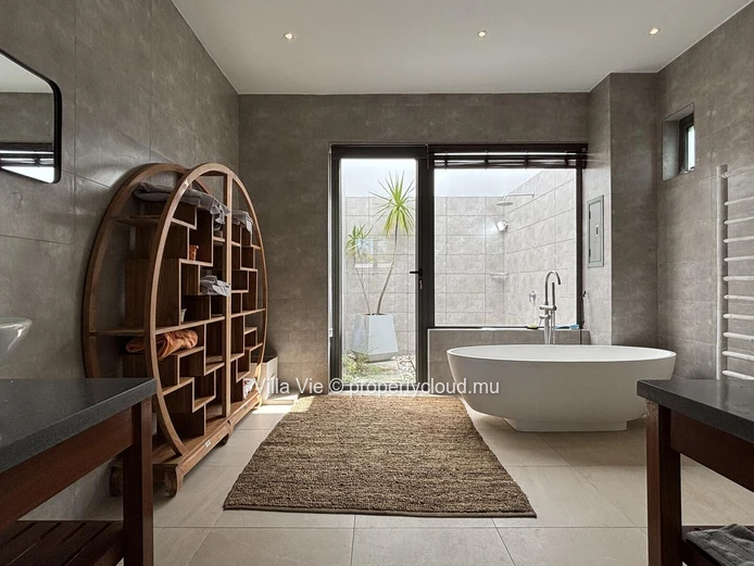 The Vale - Bright 4-bedroom villa in a secure residence