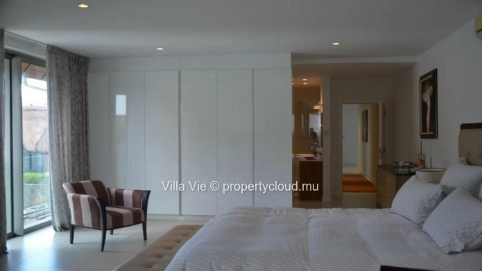 Riviere Noire - Elegant triplex de 5 chambres en-suite avec piscine privative