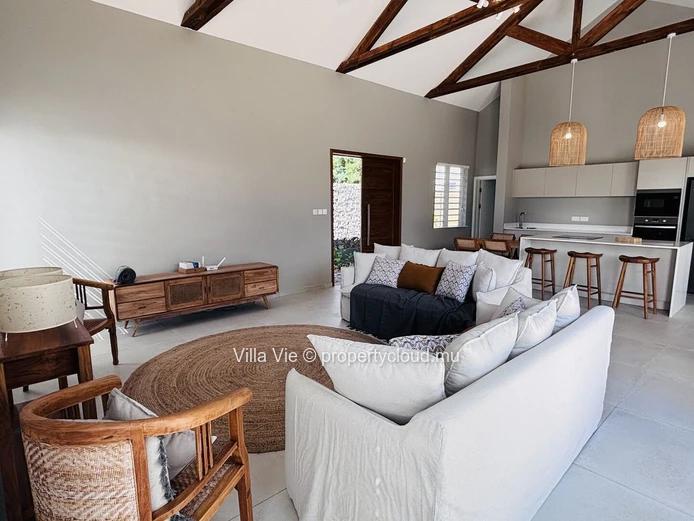Charmoses - Maison familiale neuve de 4 chambres en-suite avec piscine et jardin
