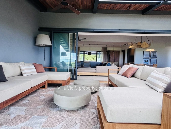 Belle Vue - Stunning 4-bedroom penthouse with a private swimming pool