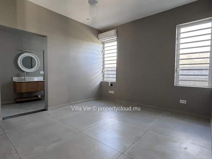 Charmoses - Maison familiale neuve de 4 chambres en-suite avec piscine et jardin