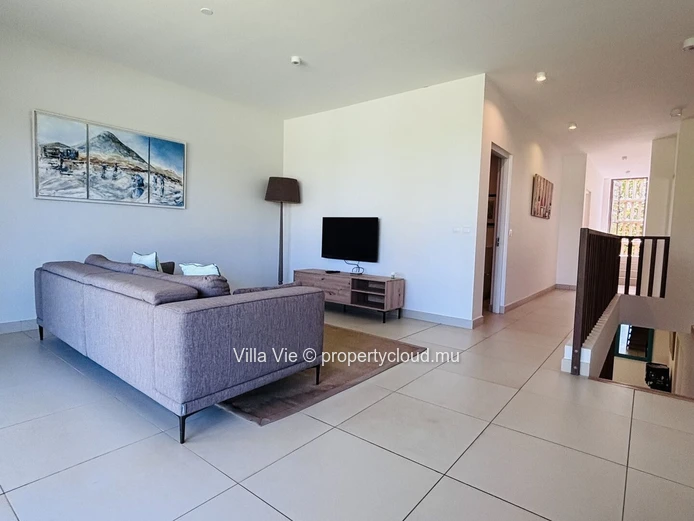 Calodyne - 3-bedroom duplex with a pool by the sea (Sole Mandate)