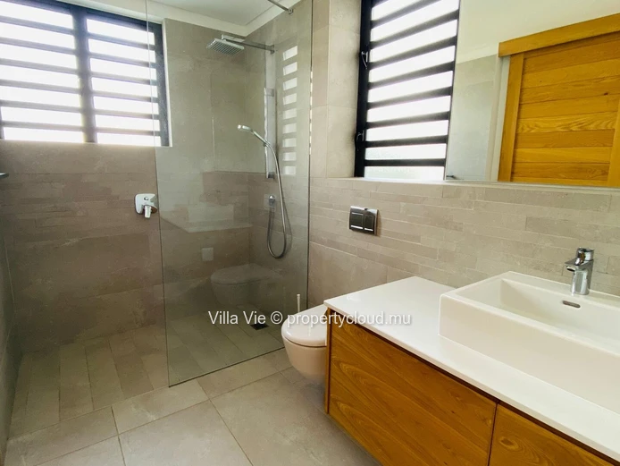 Péreybère - 3-bedroom luxury beachfront apartment (Sole Mandate)