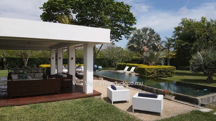 Élégante villa de 4 chambres avec bureau/studio, et piscine privée