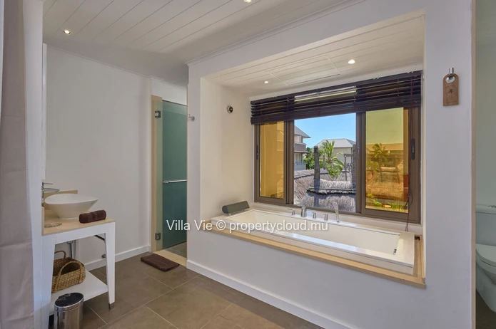 Péreybère - Beautiful, newly renovated 2-bedroom apartment with common swimming pool, spa and gym