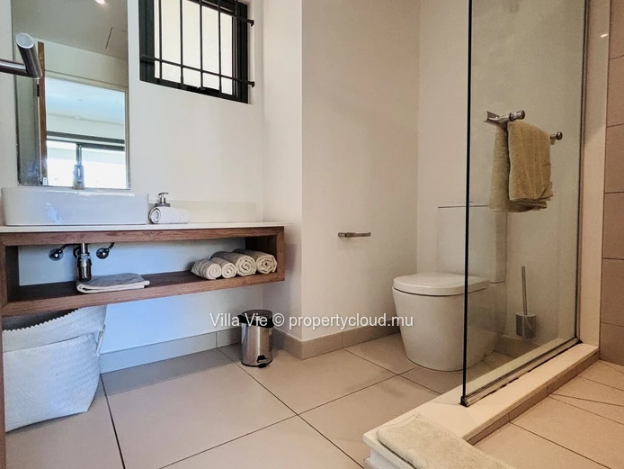 Calodyne - 3-bedroom duplex with a pool by the sea (Sole Mandate)