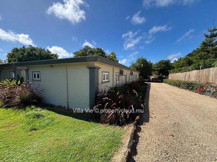 Foret Daruty - Charmante villa de 4 chambres avec piscine et grand jardin