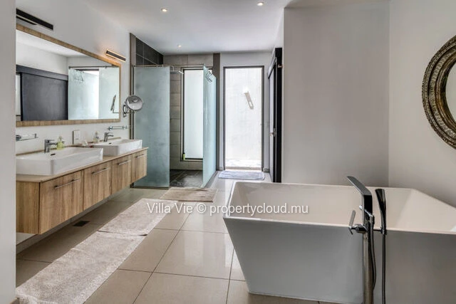 Mont Mascal - Modern 3-bedroom en-suite house with swimming pool
