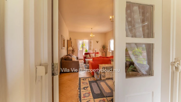 Beau Plan - Grande maison coloniale de 5 chambres avec piscine et grand jardin