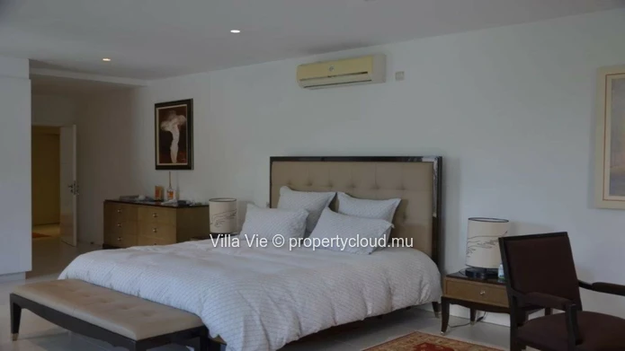 Riviere Noire - Elegant triplex de 5 chambres en-suite avec piscine privative