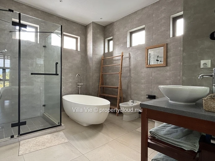 The Vale - Bright 4-bedroom villa in a secure residence