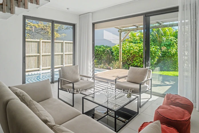 Calodyne – 3-Bedroom Duplex with Pool by the Sea
