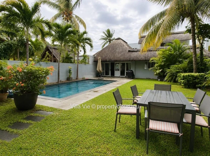 Grand Baie - Maison familiale de 4 chambres avec piscine au bord de l'eau (Mandat exclusif)