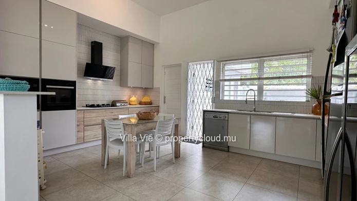 Élégante villa de 4 chambres avec bureau/studio, et piscine privée
