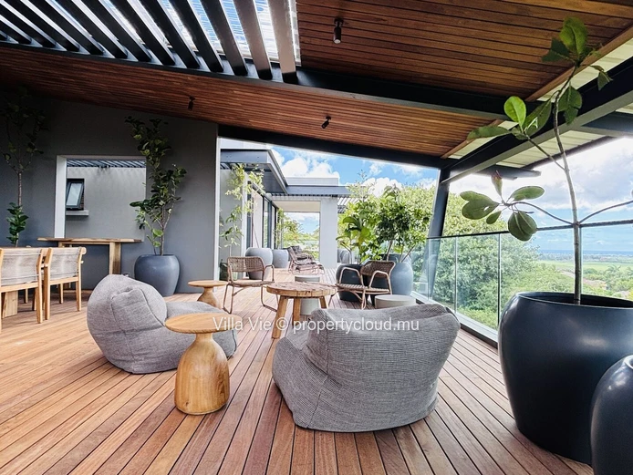 Belle Vue - Stunning 4-bedroom penthouse with a private swimming pool