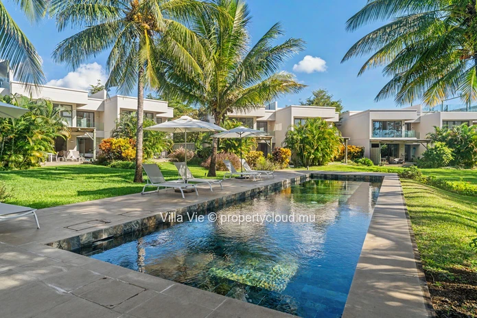 Calodyne – 3-Bedroom Duplex with Pool by the Sea