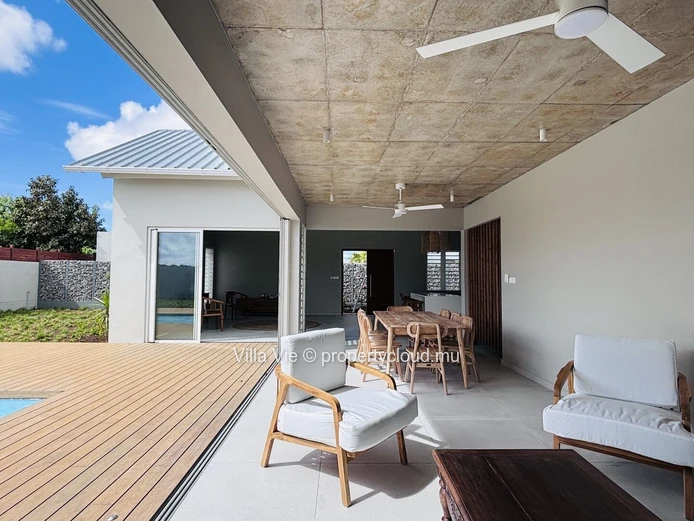 Charmoses - Maison familiale neuve de 4 chambres en-suite avec piscine et jardin