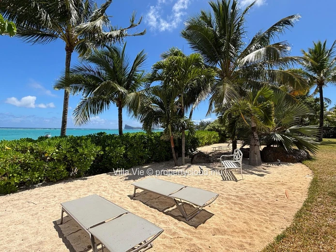 Péreybère - 3-bedroom luxury beachfront apartment (Sole Mandate)