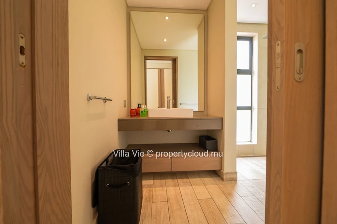 Péreybère – Villa de Luxe d’Exception en Bord de Mer avec 4 Chambres en Suite