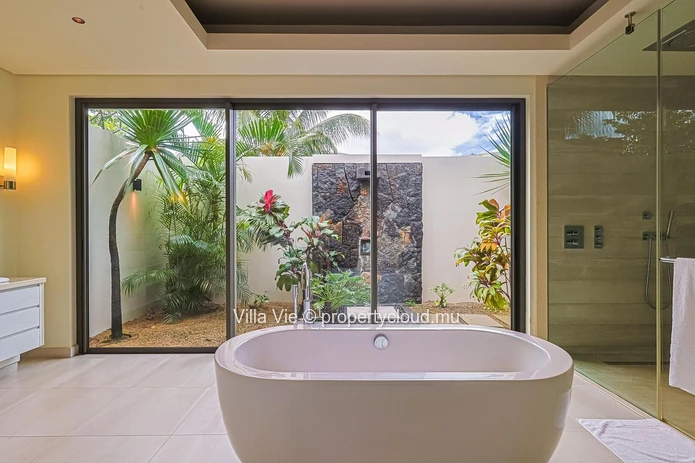 Beau Champ - Splendid 5 bedroom villa with private pool