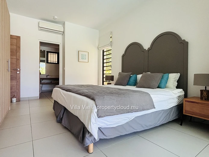 Calodyne - 3-bedroom duplex with a pool by the sea (Sole Mandate)