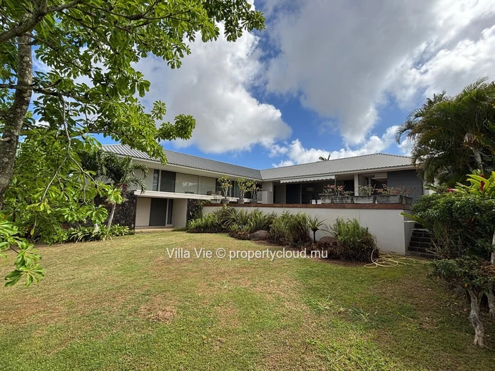 Mont Piton - Belle maison familiale de 4 chambres avec piscine