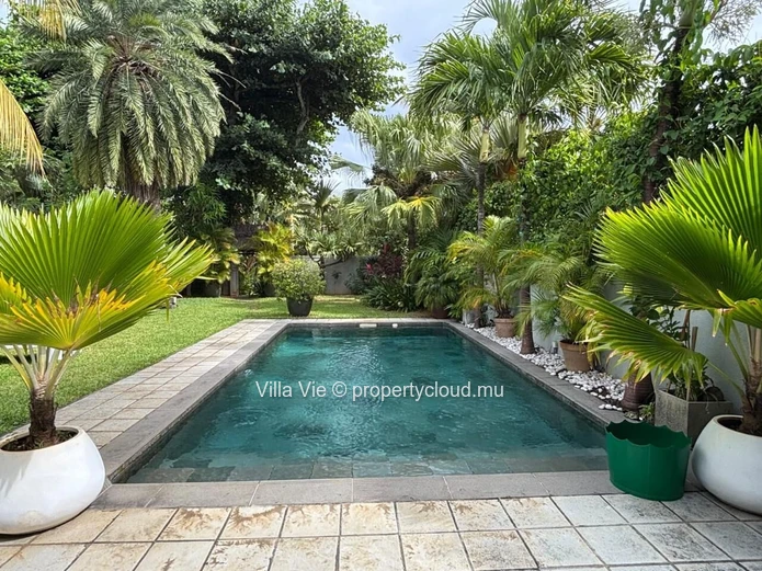 Grand Baie - Maison familiale de 4 chambres avec piscine au bord de l'eau (Mandat exclusif)